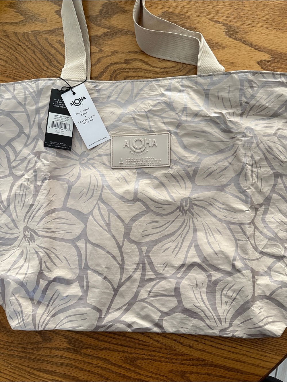 ALOHA NWT tote bag beige/silver tone